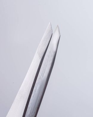 Pincet Zola profesjonalny do brwi skośny seria premium Silver w sklepie internetowym Beauty Hunter