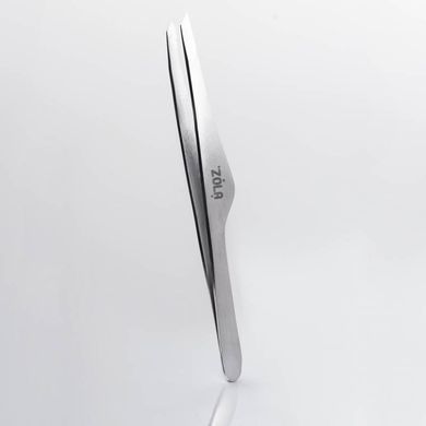 Pincet Zola profesjonalny do brwi skośny seria premium Silver w sklepie internetowym Beauty Hunter