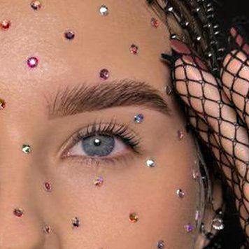 Naturalny Akcent: Miękka Grafika dla Szerokich Brwi w sklepie internetowym Beauty Hunter