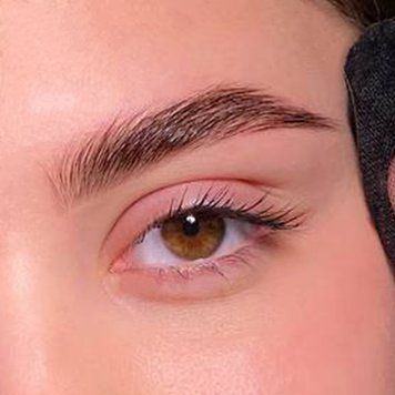 Naturalne brwi z efektem pielęgnacyjnym: laminacja + farbowanie w sklepie internetowym Beauty Hunter