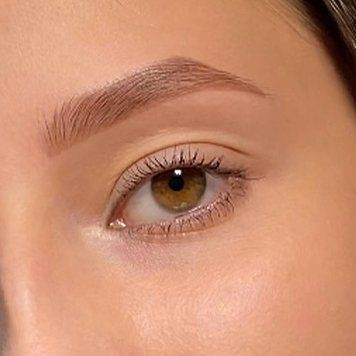 Lekkie linie i schludny kształt: brwi dla harmonijnego wyglądu w sklepie internetowym Beauty Hunter
