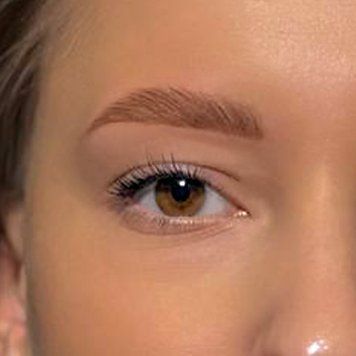 Graficzna kolorystyka z lekkim, naturalnym akcentem w sklepie internetowym Beauty Hunter